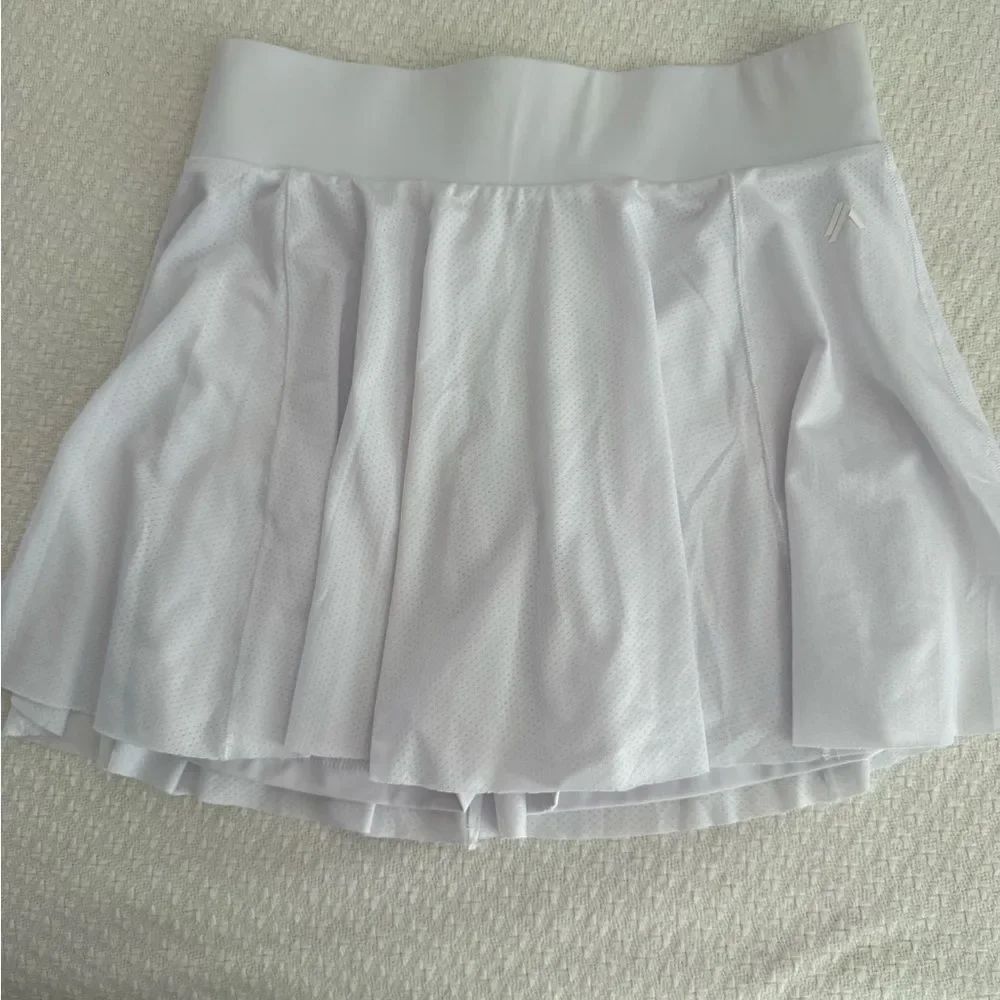 Alphalete White Tennis Athletic Skirt - Picture 2 of 8